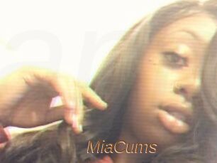 MiaCums