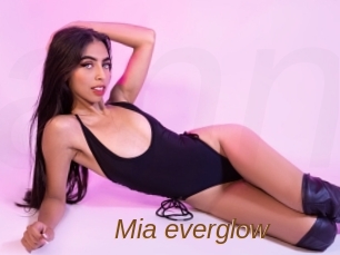 Mia_everglow
